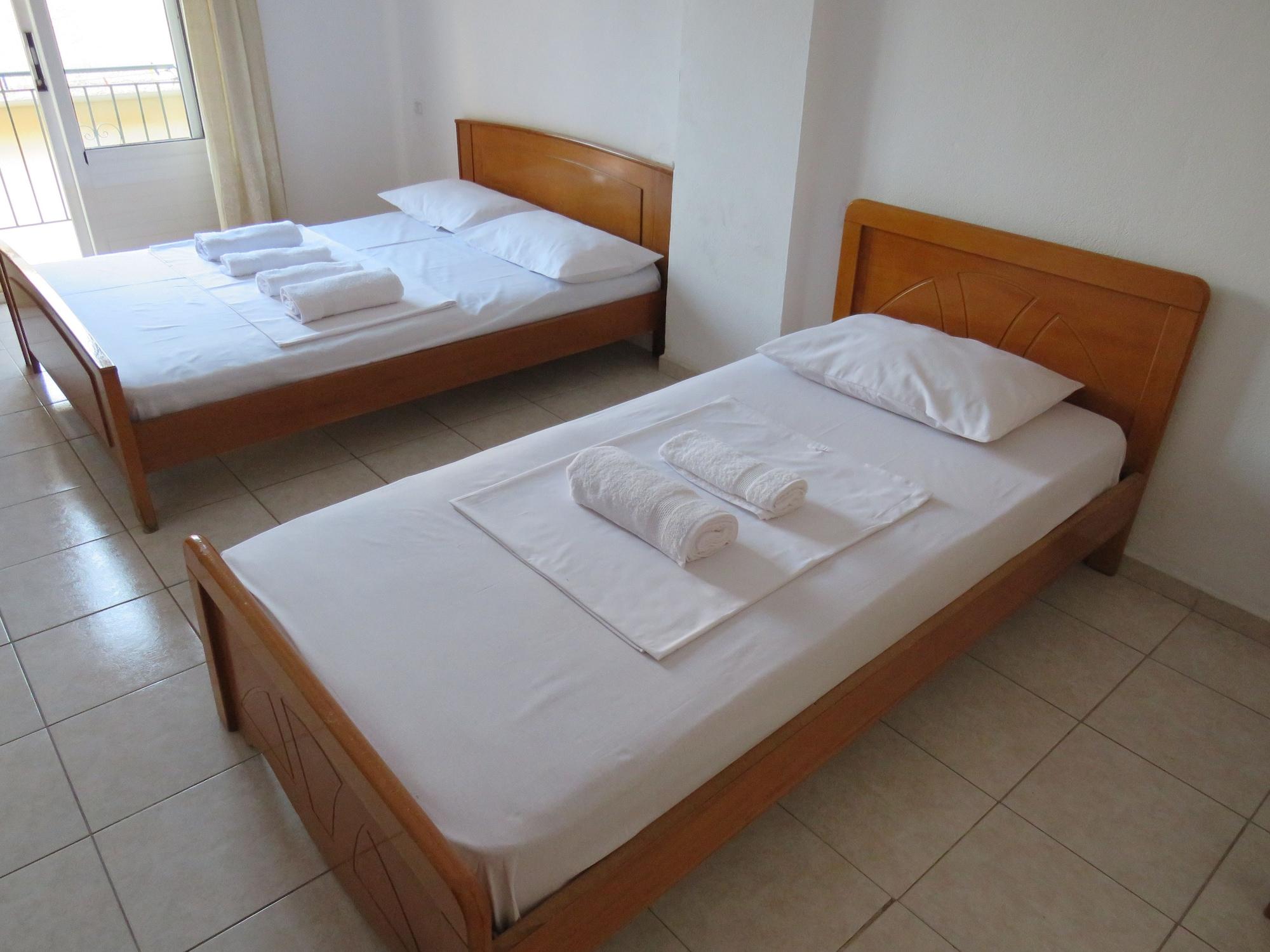 Casa Mia Hotel Sarandë Esterno foto